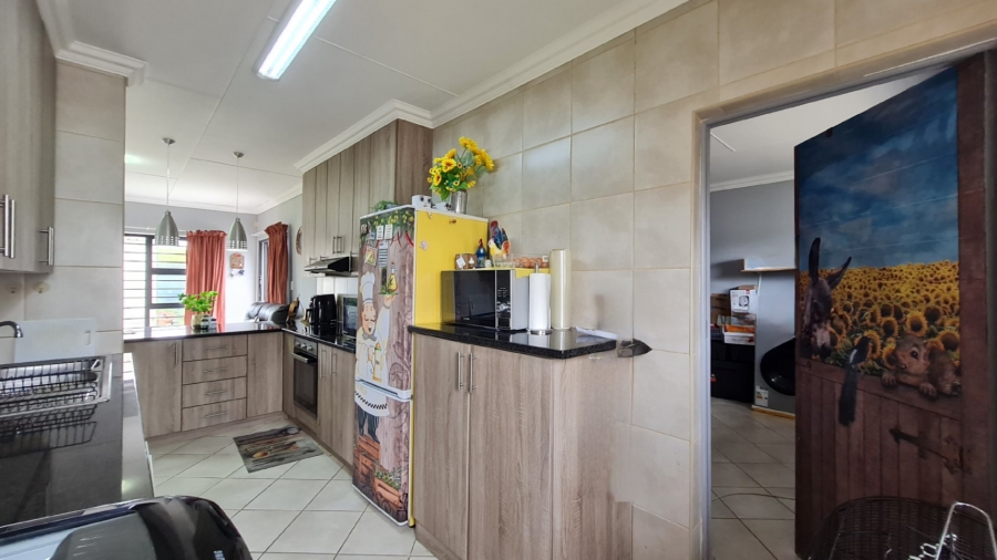 6 Bedroom Property for Sale in Dana Bay Western Cape